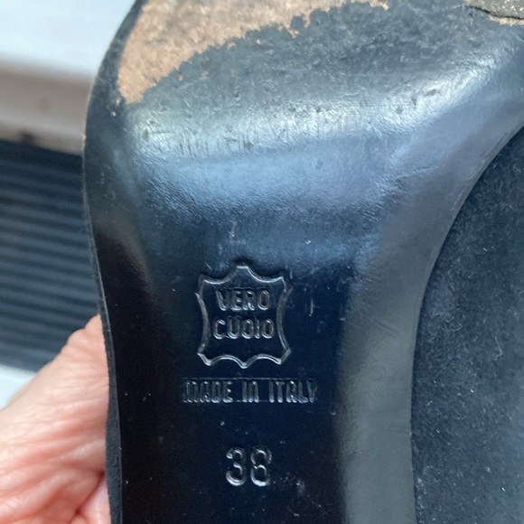 Gorgeous, black suede heels - Picture 9 of 9